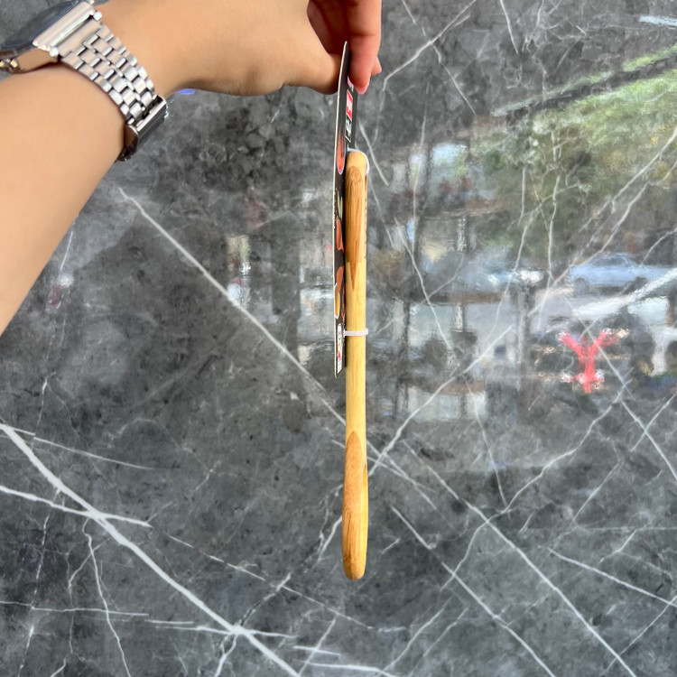 قاشق چوبی لیون